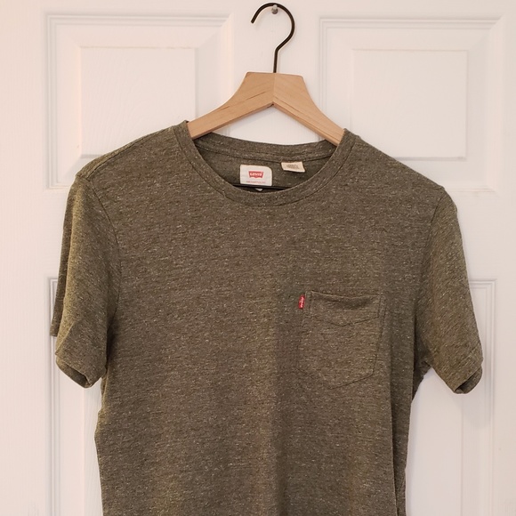 Levi's Pocket T-Shirt - Picture 1 of 7